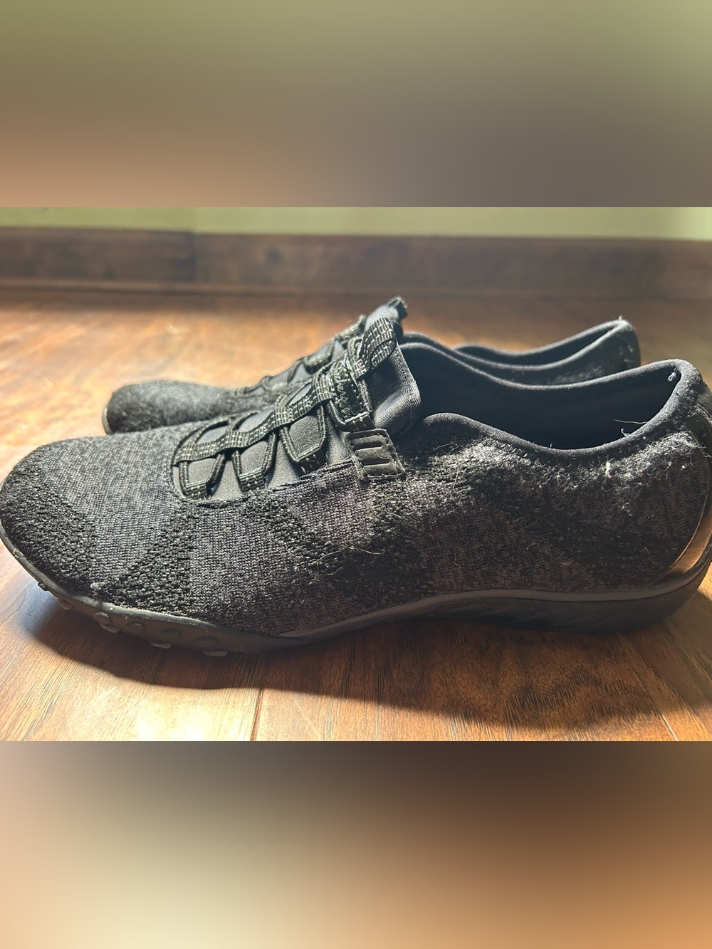 Women’s Skechers Black Knit Athletic Slip-Ons Relaxes Fit Size 9 with Memory Foa